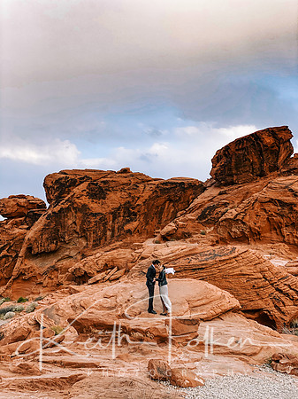 Elopement Kiss at the Valley of Fire 2